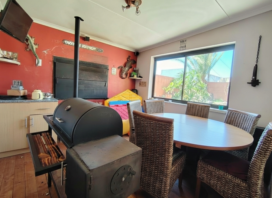 5 Bedroom Property for Sale in Glenlilly Western Cape